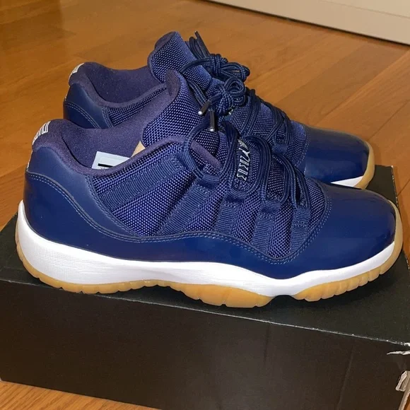 AIR JORDAN 11 LOW NAVY & GUM - Picture 5 of 9